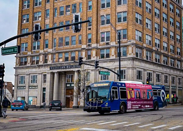 Pace bus on a street intersection in Waukegan